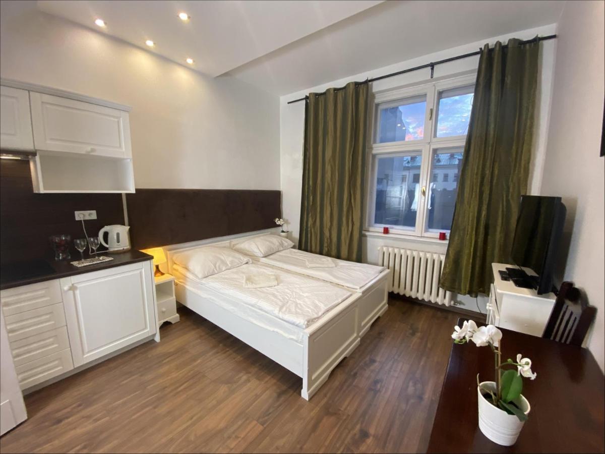 P&J Apartamenty Sw. Krzyza Krasków Exteriör bild